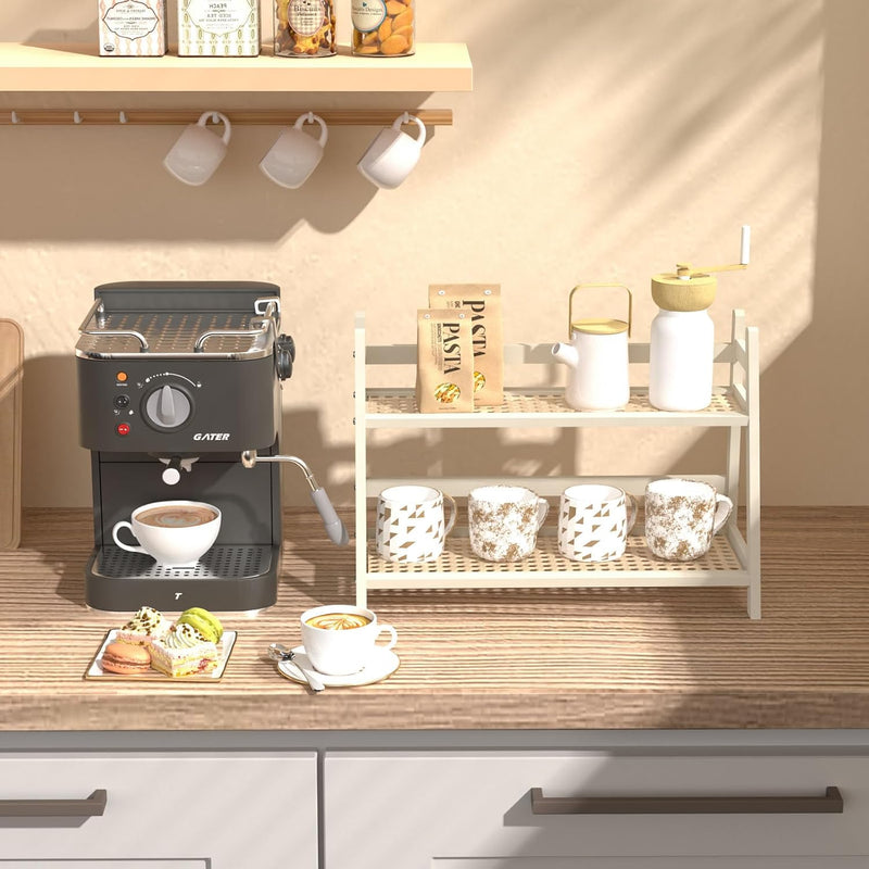 Organizador de estação de café com aparência de vime, suporte de caneca de bambu, prateleira de balcão de cozinha para acessórios de chá e café, suporte de matcha, expositor de xícara, rack