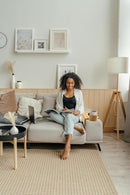 Bandeja de suporte de copo de sofá, bandeja de braço de sofá de bambu com suporte giratório de 360°, bandeja de descanso de braço de sofá dobrável 3 em 1 para controle remoto/lanches/xícaras/bebidas