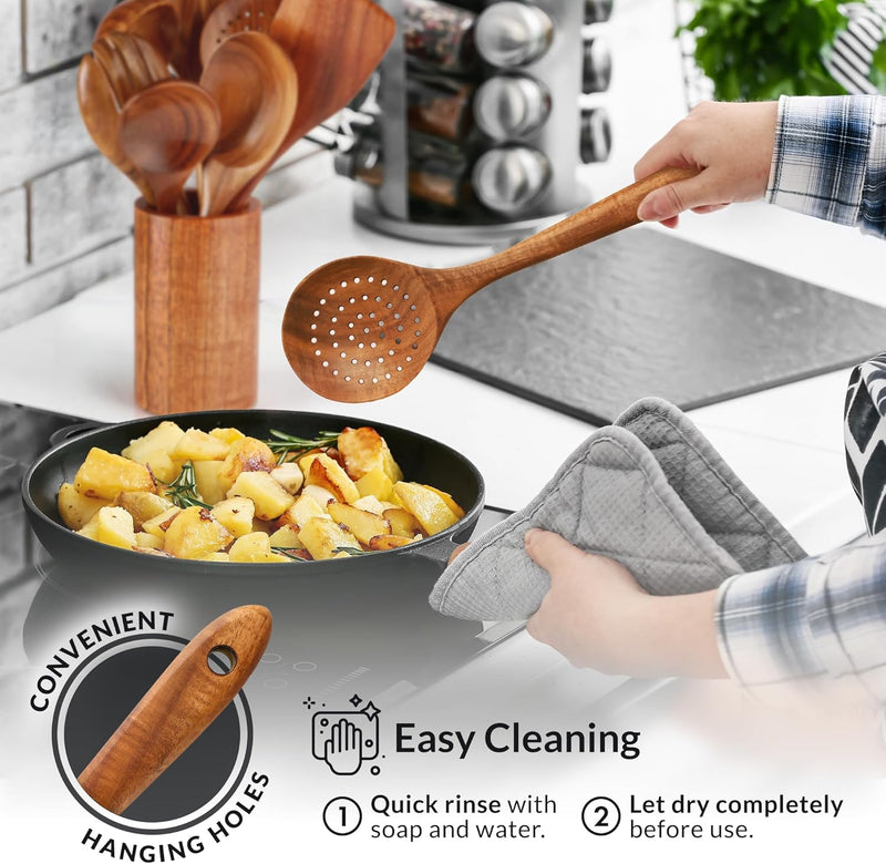 Zulay Kitchen Conjunto de colheres de madeira de 6 peças – Utensílios de teca macios resistentes ao calor com aderência confortável – leve e durável – fácil de limpar, perfeito para panelas